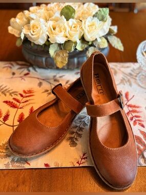 Born Women’s Mary Jane Leather Shoes in Brown Leather, EUC, barely worn.